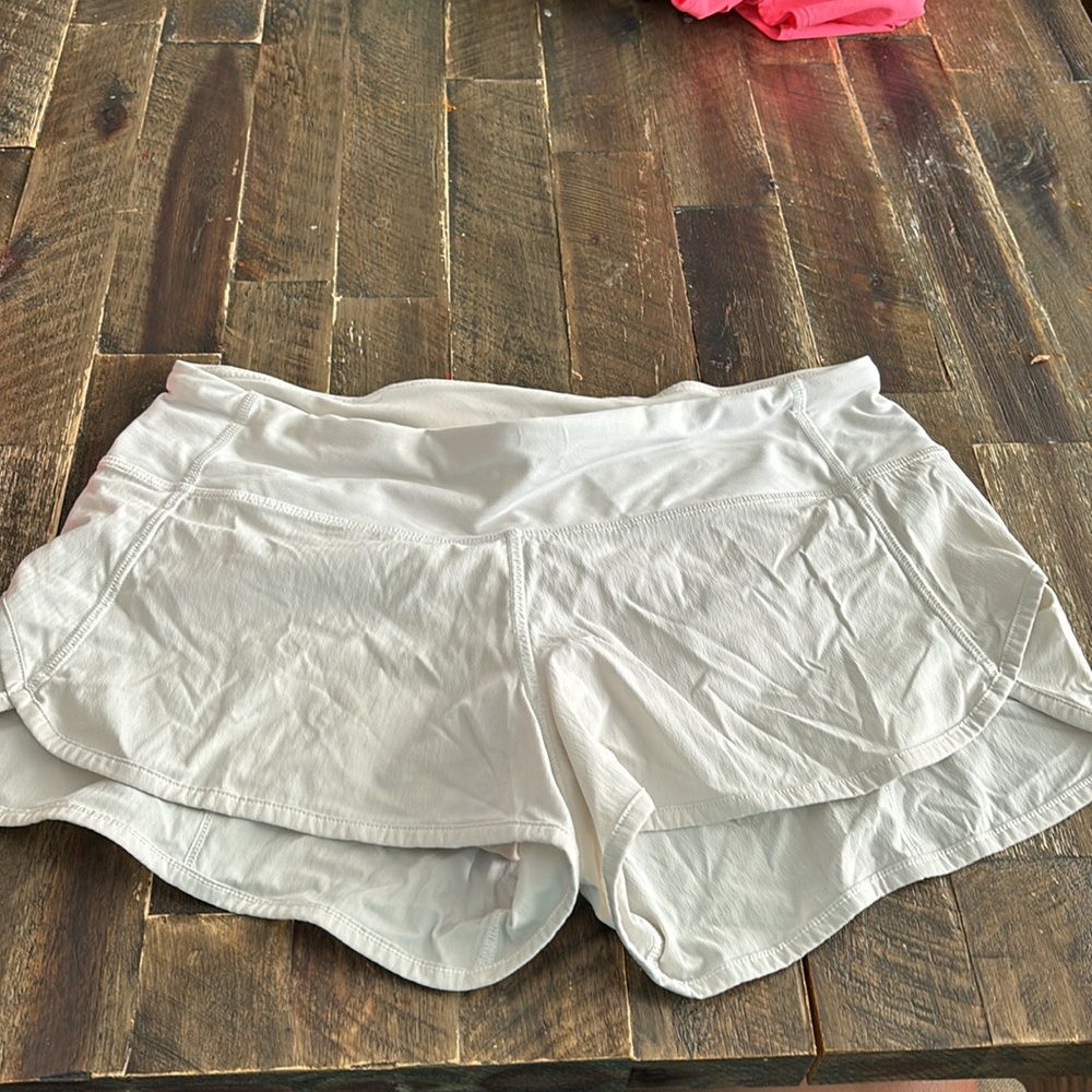 Lululemon speed shorts size 6 great condition